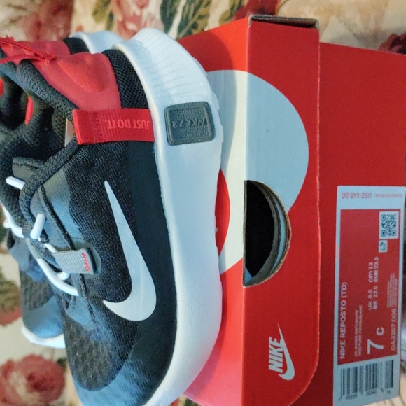 Nike Reposto - Picture 5 of 7